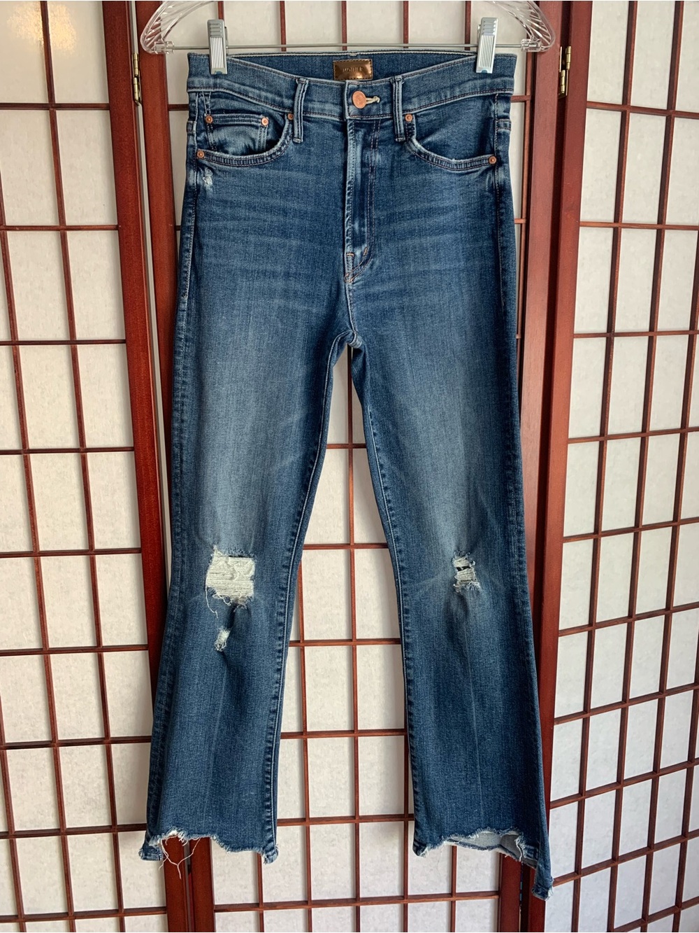 EUC MOTHER The Insider Crop Step Chew Factory Distressed Tapered Jeans Size 26